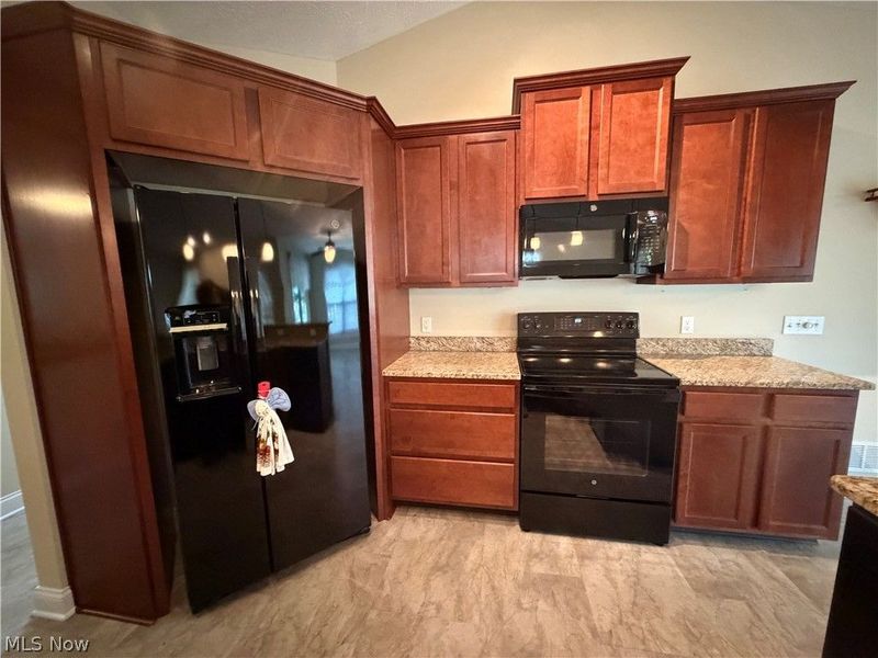484 Water Pointe Lane, Brunswick, OH 44212 Photo 7