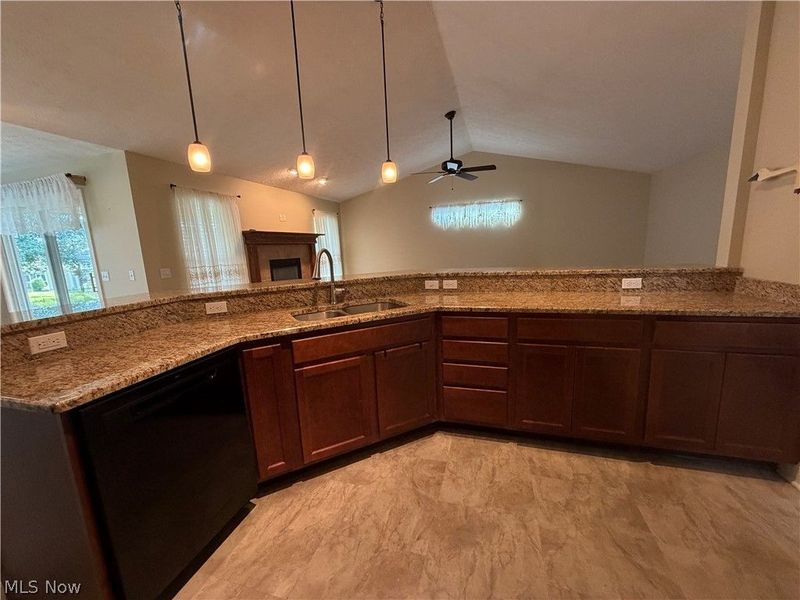 484 Water Pointe Lane, Brunswick, OH 44212 Photo 9