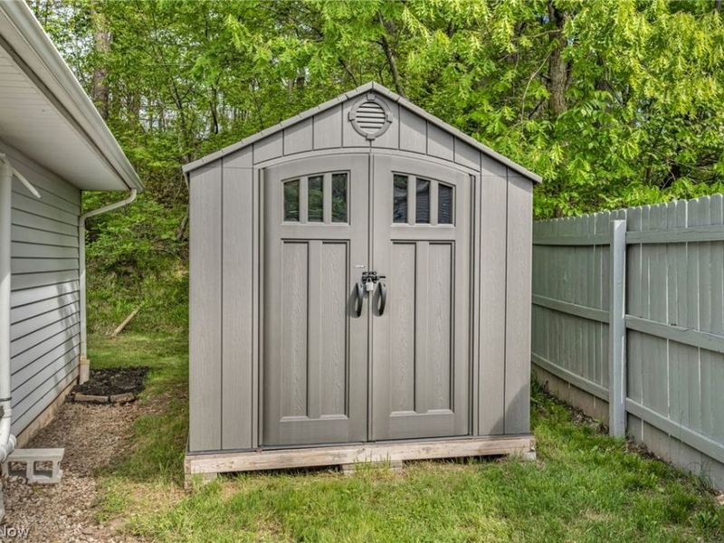 130 Graybark Lane, Amherst, OH 44001 Photo 3