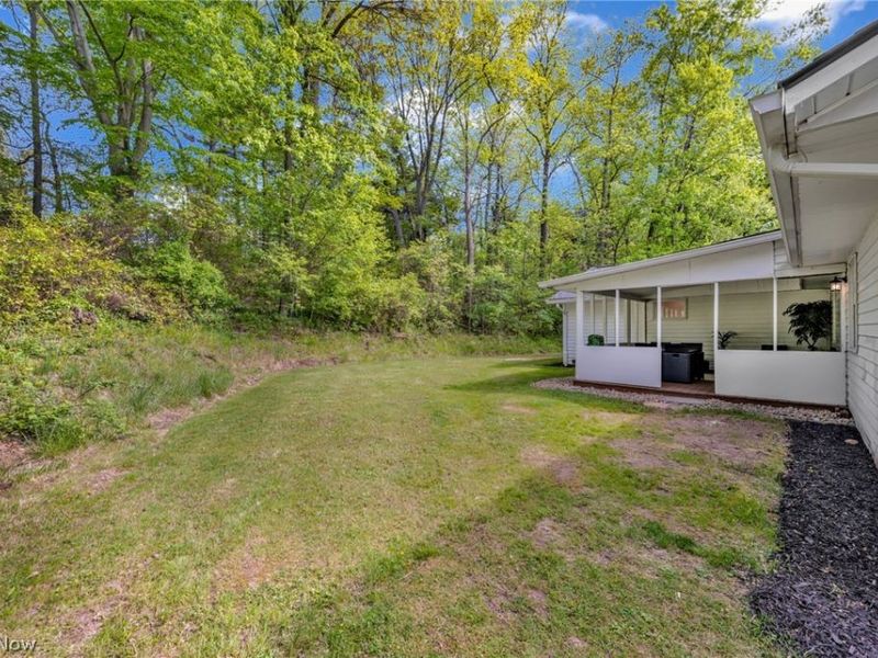 130 Graybark Lane, Amherst, OH 44001 Photo 4