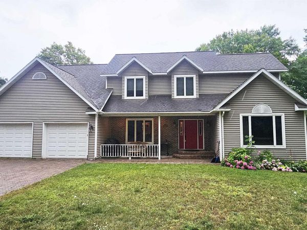 19869 Lakeview Drive, Hancock, MI 49930