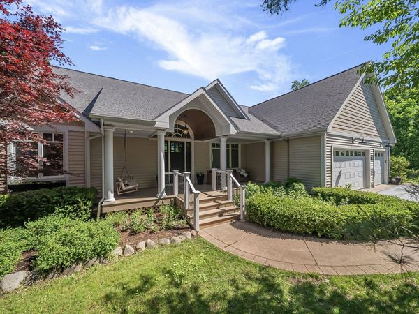 306 Harbour Ridge W, Maple City, MI 49664