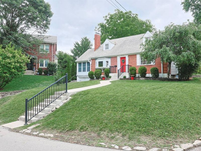 5042 Collinwood Place, Cincinnati, OH 45227 Photo 2