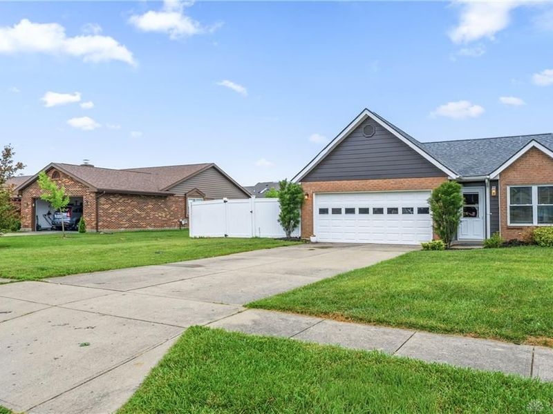 3859 Butterfield Drive, Beavercreek, OH 45431 Photo 2