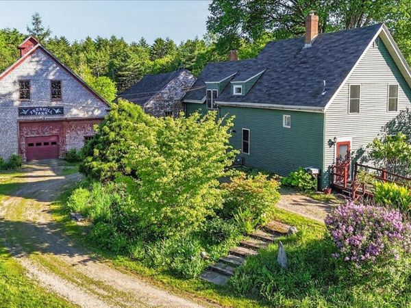 18 Cobb Road , Belfast, ME 04915