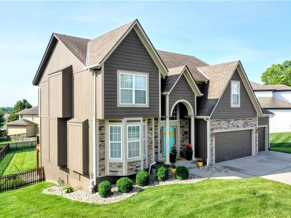 2221 Hawk View Road, Lee's Summit, MO 64082
