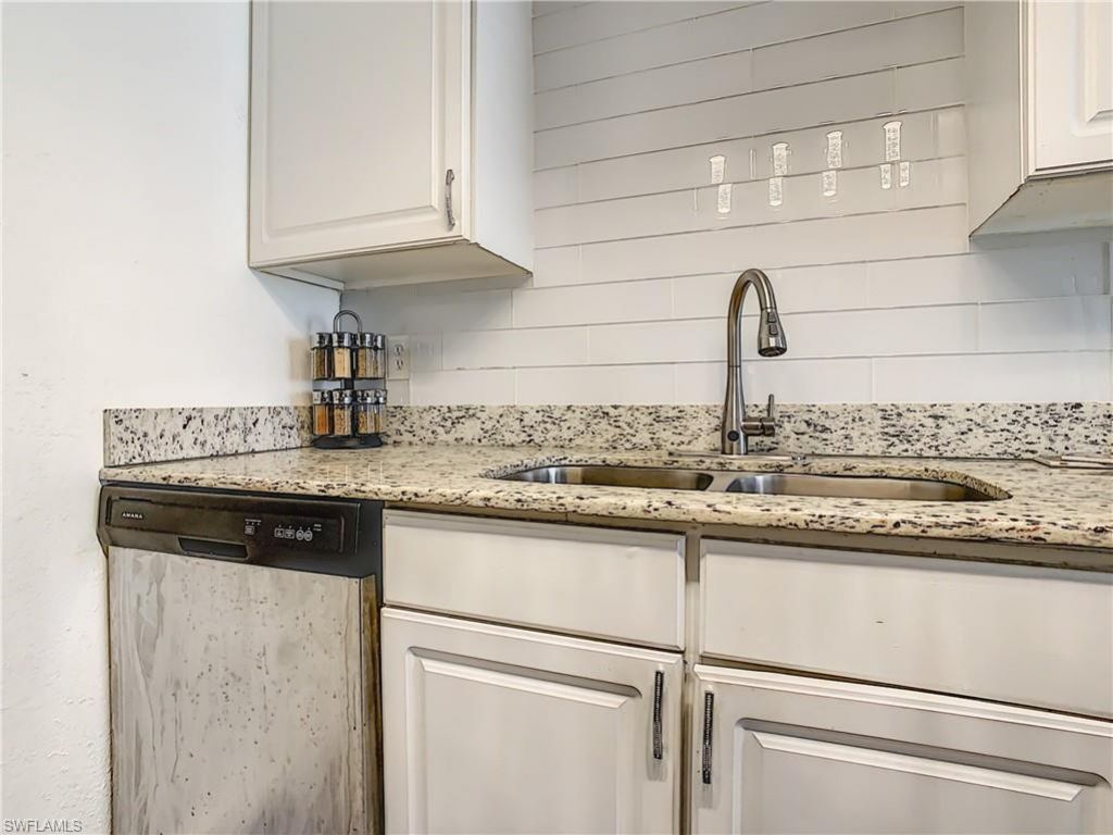 4625 Bayshore Dr , Unit D8, Naples, FL 34112 Photo