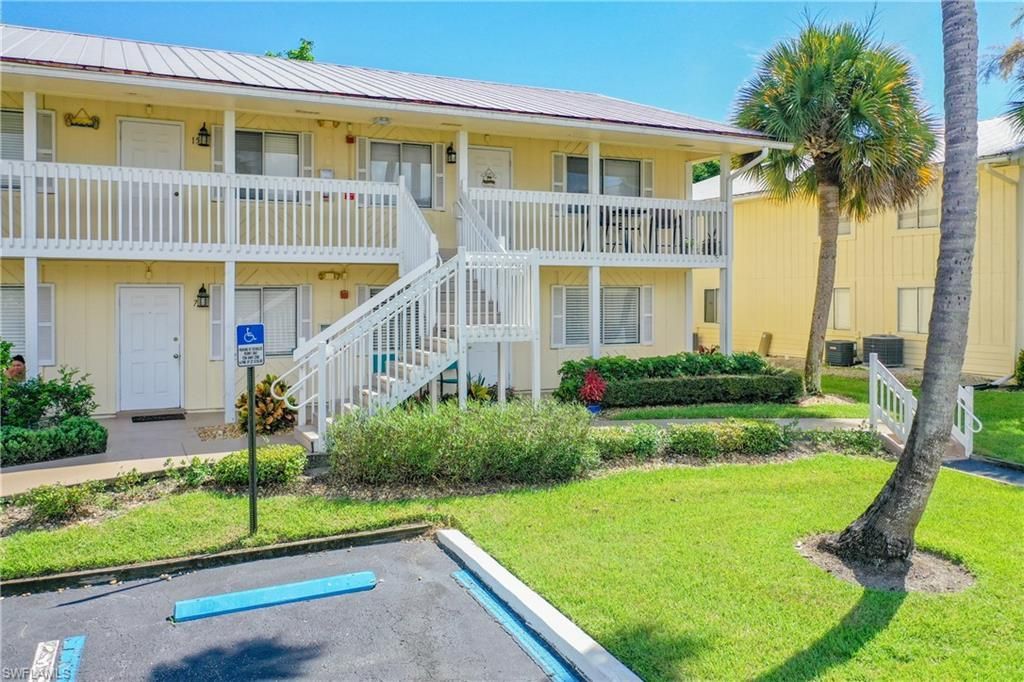 4625 Bayshore Dr , Unit D8, Naples, FL 34112 Photo