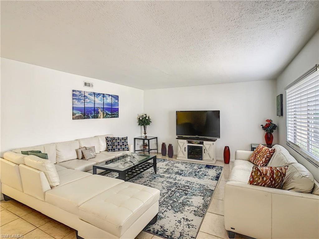 4625 Bayshore Dr , Unit D8, Naples, FL 34112 Photo
