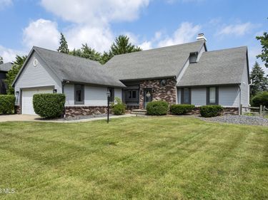7030 Hollywyck Road, Maumee, OH 43537