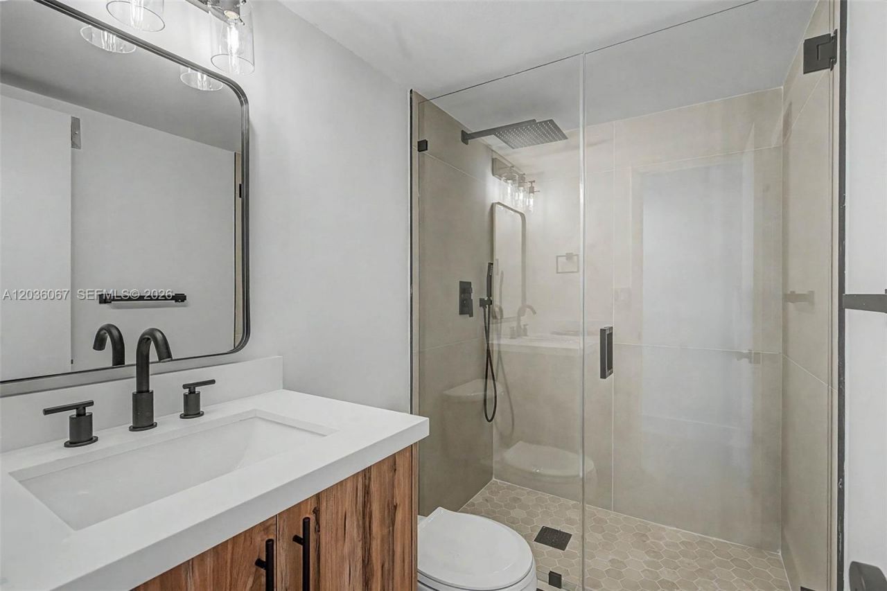5555 Collins Ave, Unit 7B, Miami Beach, FL 33140 Photo