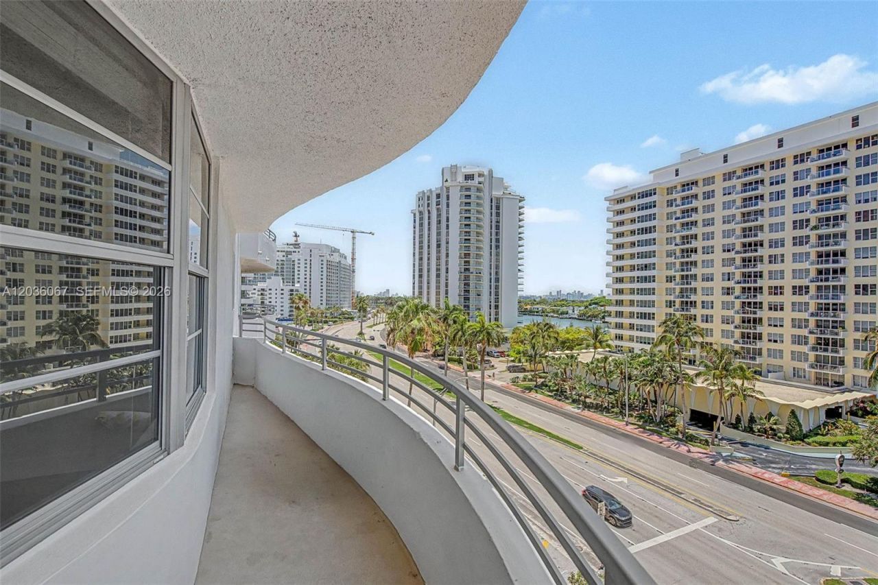 5555 Collins Ave, Unit 7B, Miami Beach, FL 33140 Photo