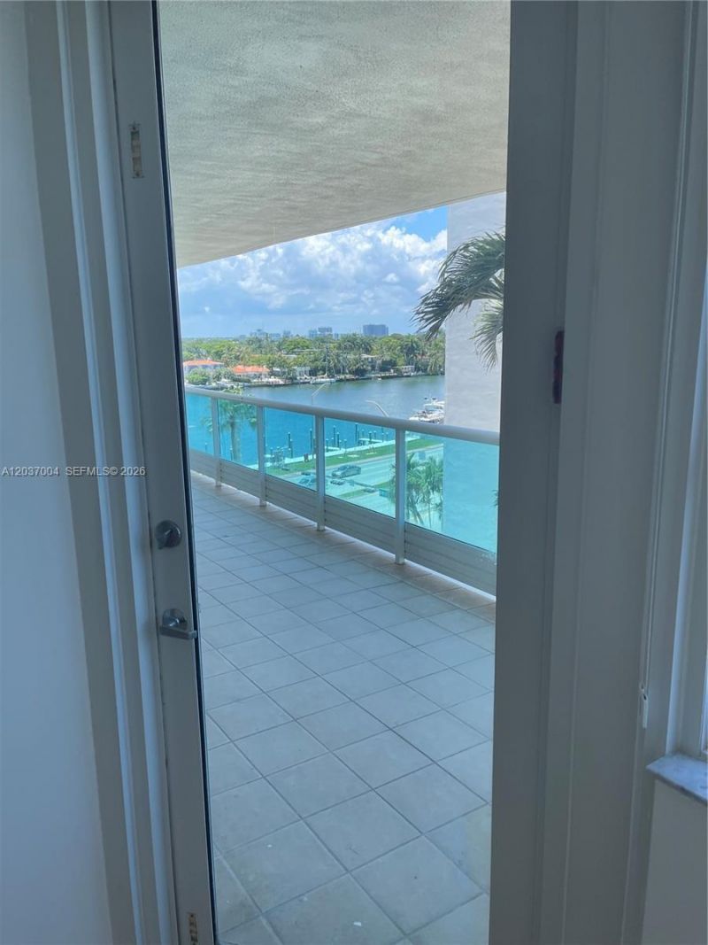 5025 Collins Ave , Unit 601, Miami Beach, FL 33140 Photo