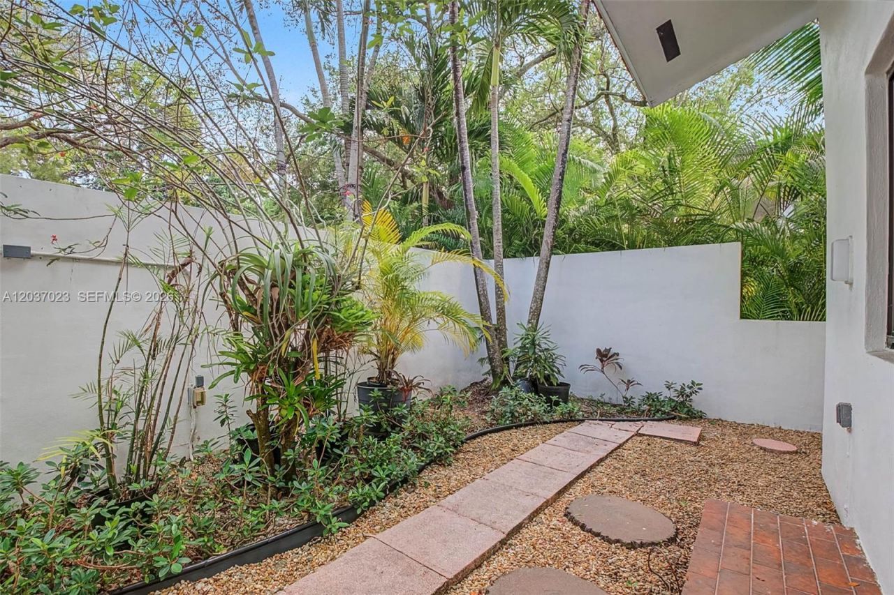 4950 San Amaro Dr , Coral Gables, FL 33146 Photo