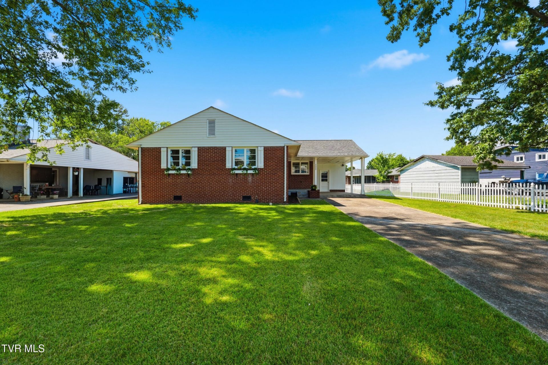 2209 Hermitage Drive, Kingsport, TN 37664 Main Photo