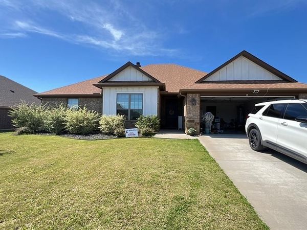 207 Bayless Avenue, Godley, TX 76044