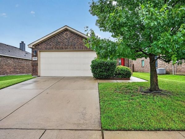 1325 Cheyenne Drive, Aubrey, TX 76227