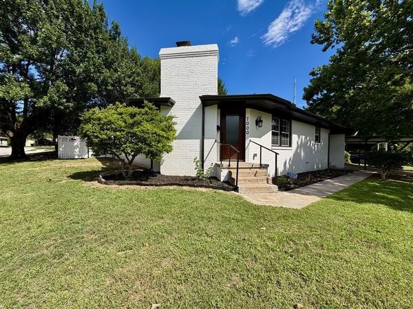 7000 Park Place Drive , Richland Hills, TX 76118
