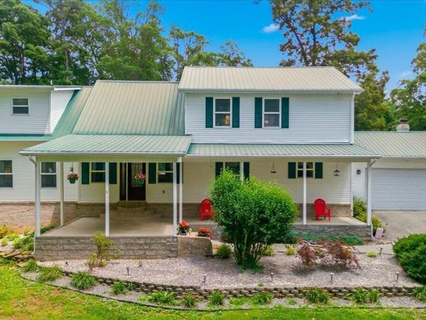 330 Sandalwood Lane, Dandridge, TN 37725