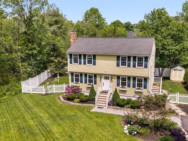 42 Hale St, Newburyport, MA 01950
