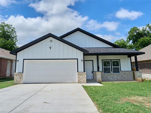 1405 E Maddox Avenue, Fort Worth, TX 76104