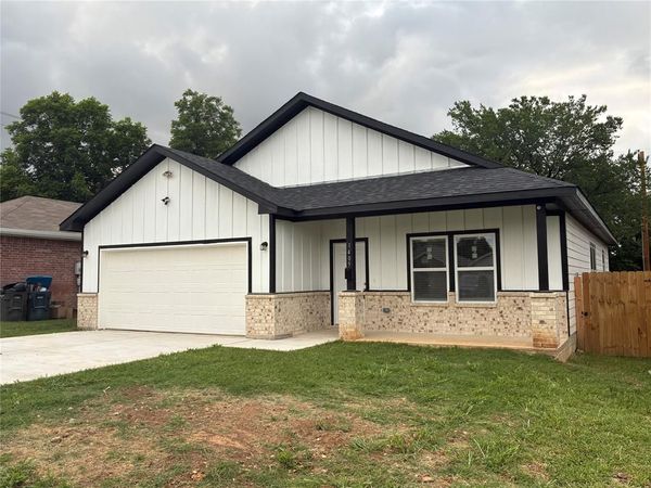 1405 E Maddox Avenue , Fort Worth, TX 76104