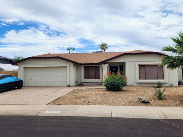 7425 W JENAN Drive, Peoria, AZ 85345