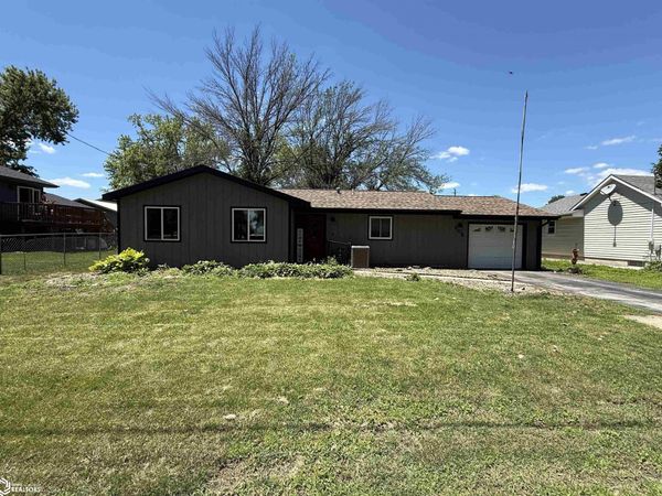 505 Mobile Avenue, Farragut, IA 51639