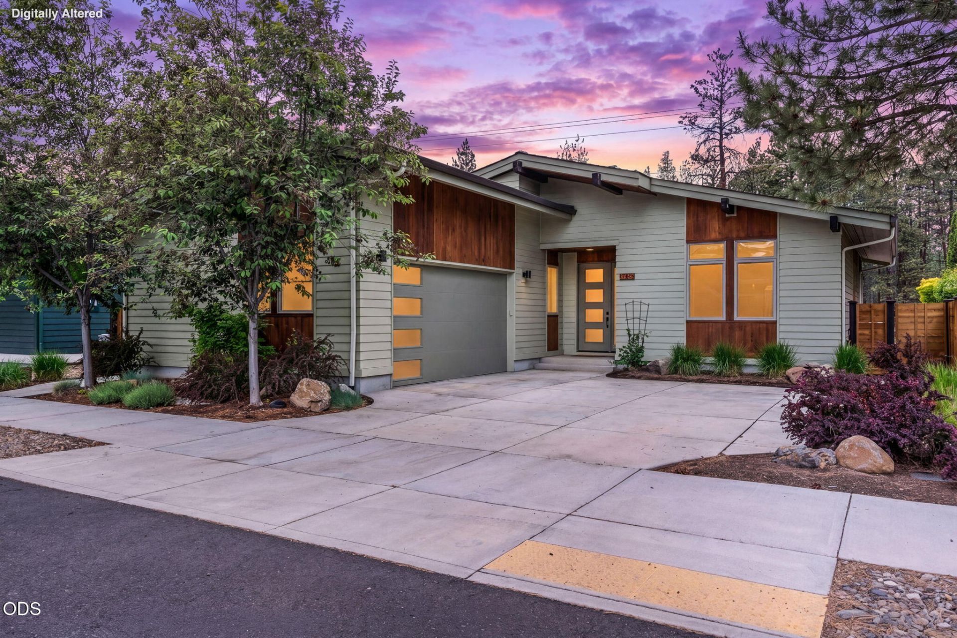 1057 N Forest Edge Drive, Sisters, OR 97759 Main Photo