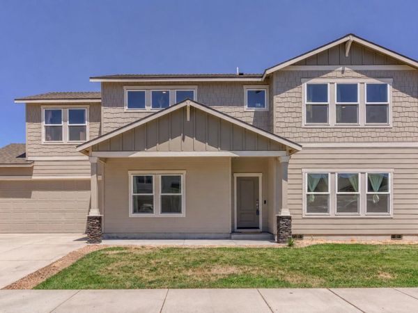 300 NW Double Eagle Avenue, Madras, OR 97741