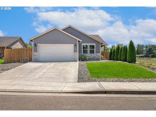 165 COLLINS RD, Winston, OR 97496