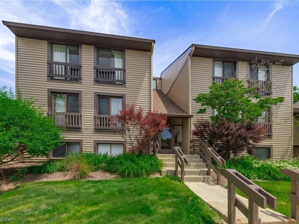 1115 Canyon View Road, Unit 103, Sagamore Hills, OH 44067