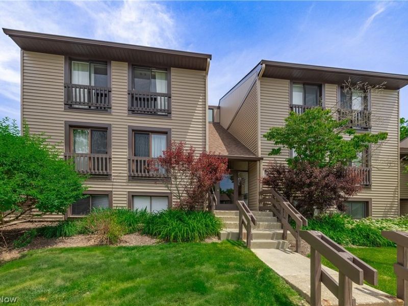1115 Canyon View Road, Unit 103, Sagamore Hills, OH 44067 Photo 1