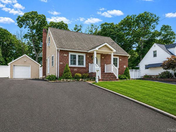34 Weichers Street, Ronkonkoma, NY 11779