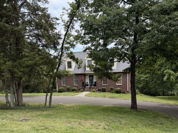 812 Fonnic Dr , Nashville, TN 37207