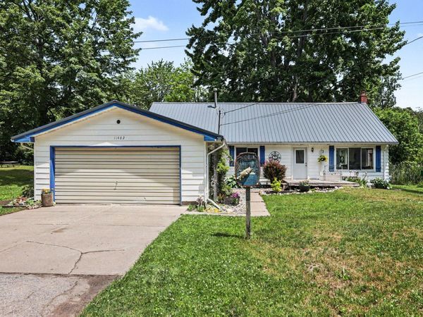 11482 Lakeshore Drive, Lakeview, MI 48850