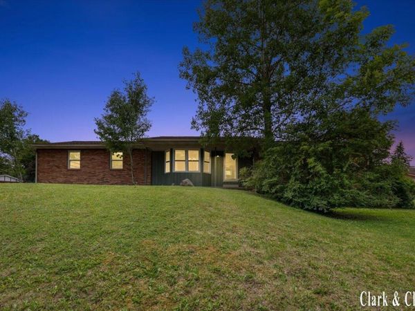 2068 Jamestown Drive SE, Grand Rapids, MI 49508