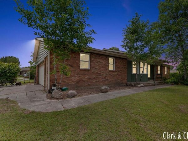 2068 Jamestown Drive SE, Grand Rapids, MI 49508