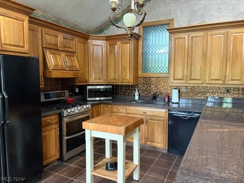 8385 Paris Avenue , Louisville, OH 44641 Photo 6