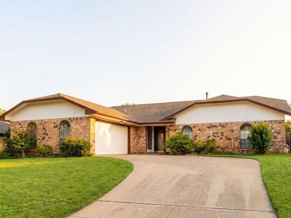 4715 Ridgeline Drive, Arlington, TX 76017
