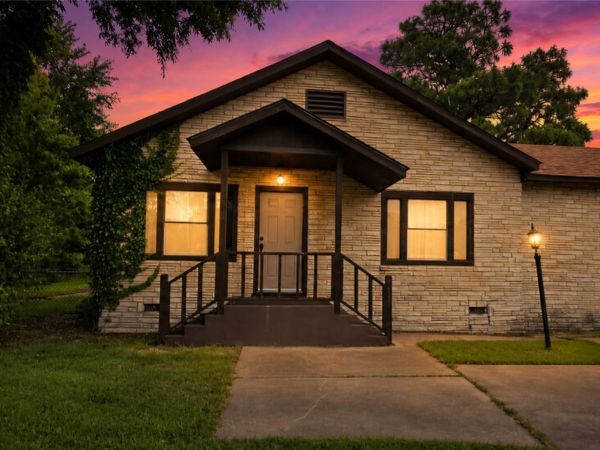 1613 E 9th Street , Okmulgee, OK 74447