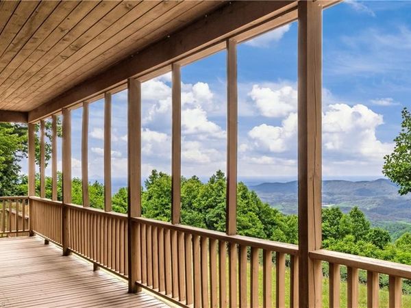576 Lake Vista Drive, Glade Valley, NC 28627
