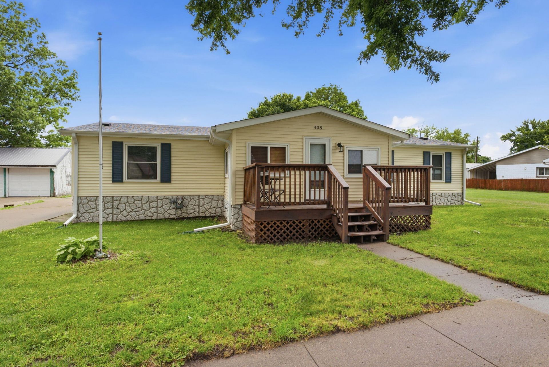 408 Burlington St, Conesville, IA 52739 Main Photo