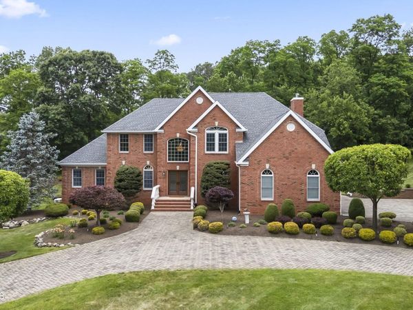 10 Castlehill Drive, Marlboro, NJ 07746