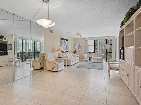 3625 N Country Club Dr , Unit 603, Aventura, FL 33180