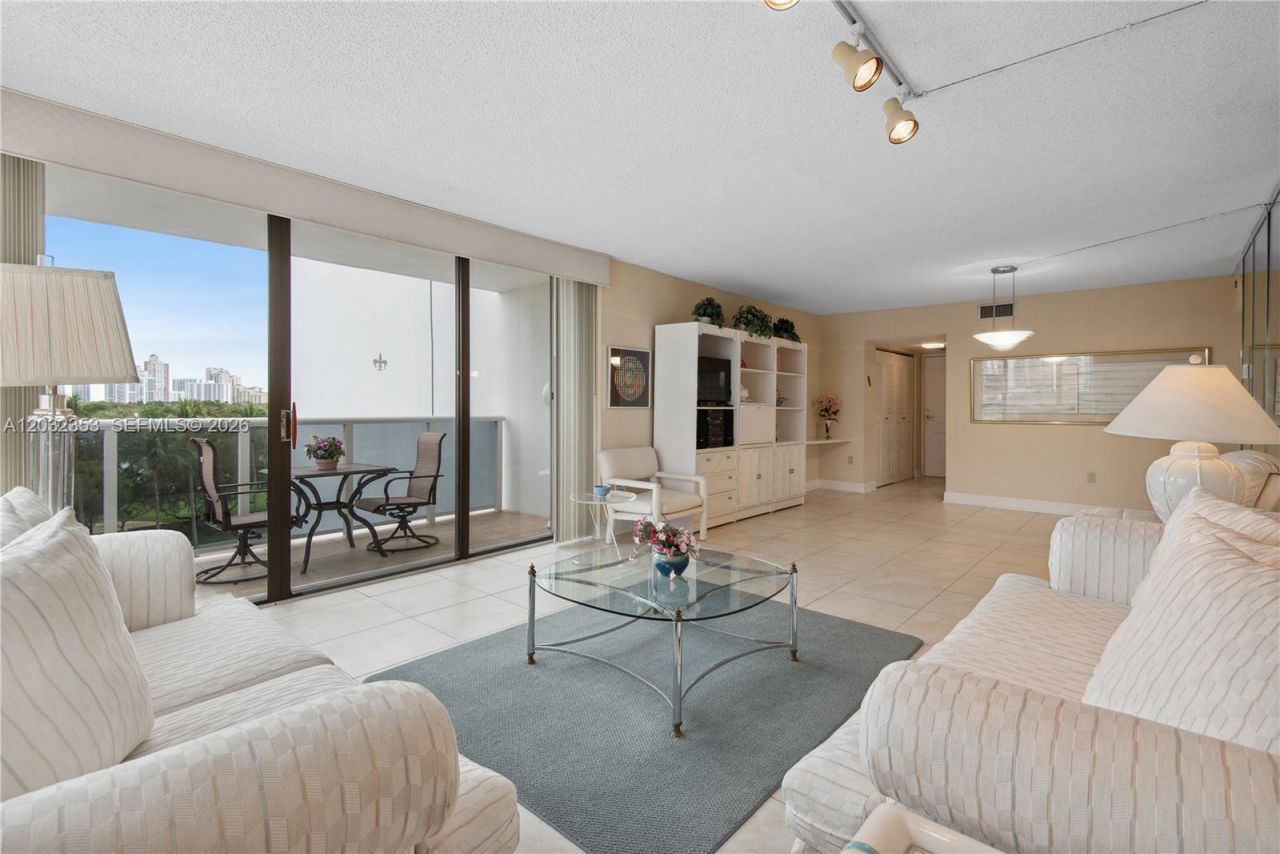 3625 N Country Club Dr, Unit 603, Aventura, FL 33180 Photo
