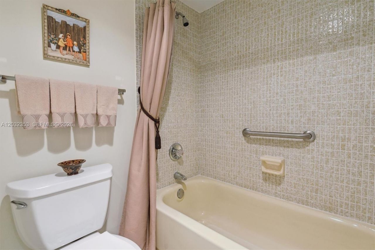3625 N Country Club Dr, Unit 603, Aventura, FL 33180 Photo
