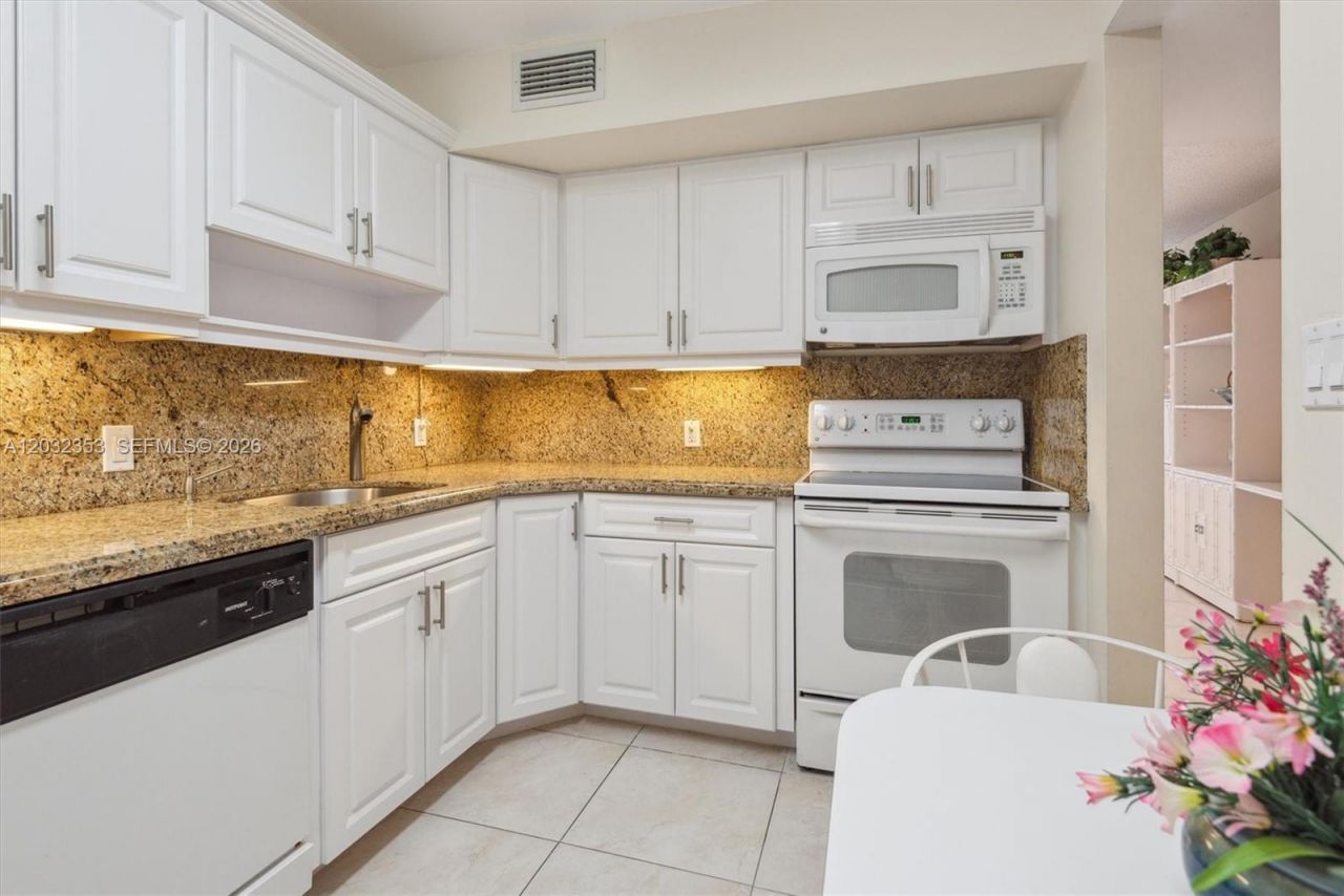 3625 N Country Club Dr, Unit 603, Aventura, FL 33180 Photo