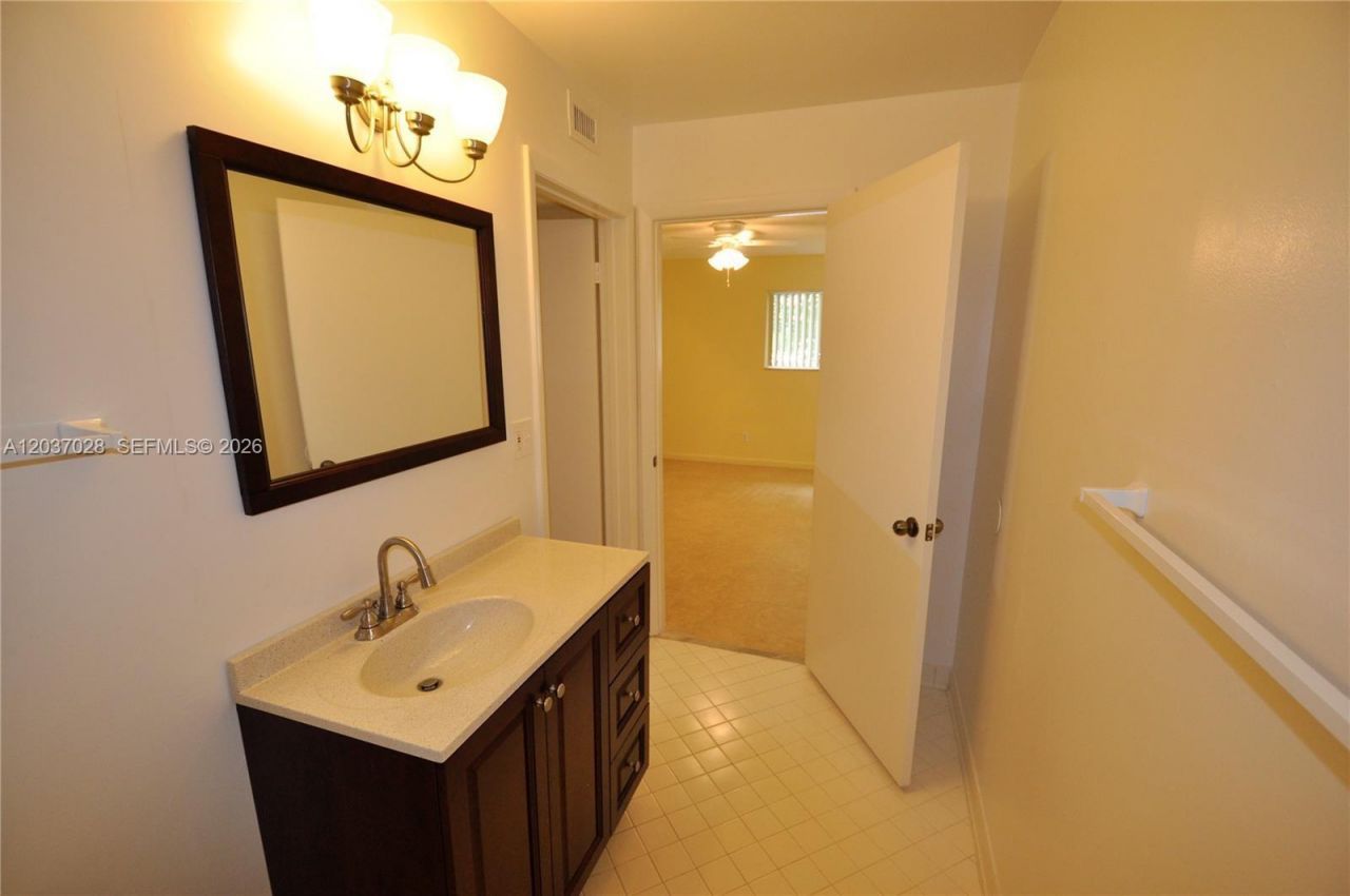 3473 NW 44th St , Unit 103, Oakland Park, FL 33309 Photo