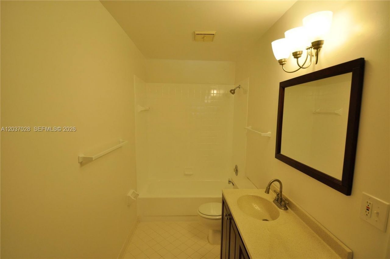 3473 NW 44th St , Unit 103, Oakland Park, FL 33309 Photo